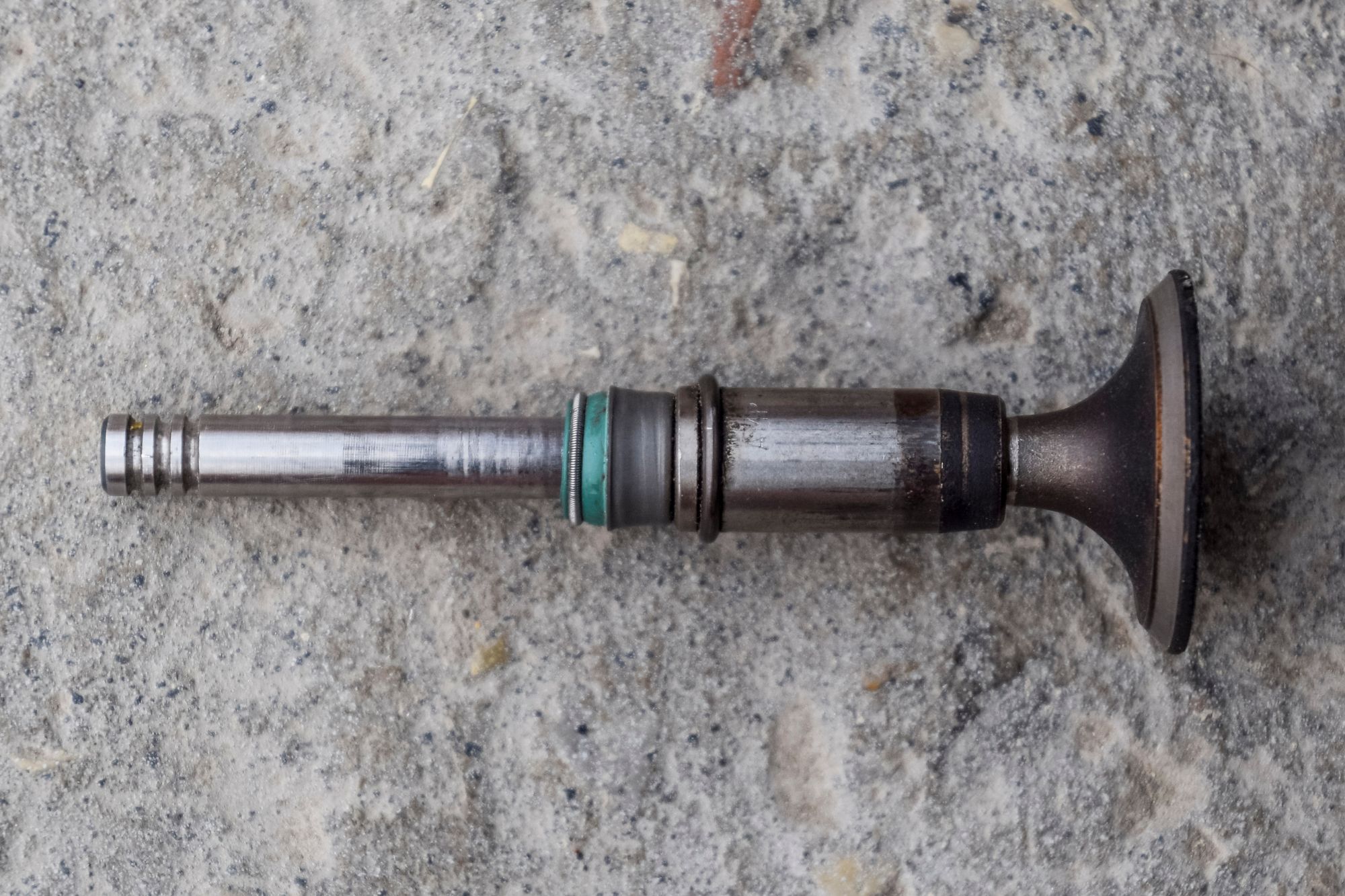 Le choix des soupapes est une décision stratégique dans toute préparation moteur sérieuse. Il influence directement le régime moteur, la fiabilité, la durabilité et les contraintes thermiques.